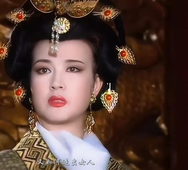 74岁再演少女引热议，她为何偏不服老？网友争议中短剧却爆了