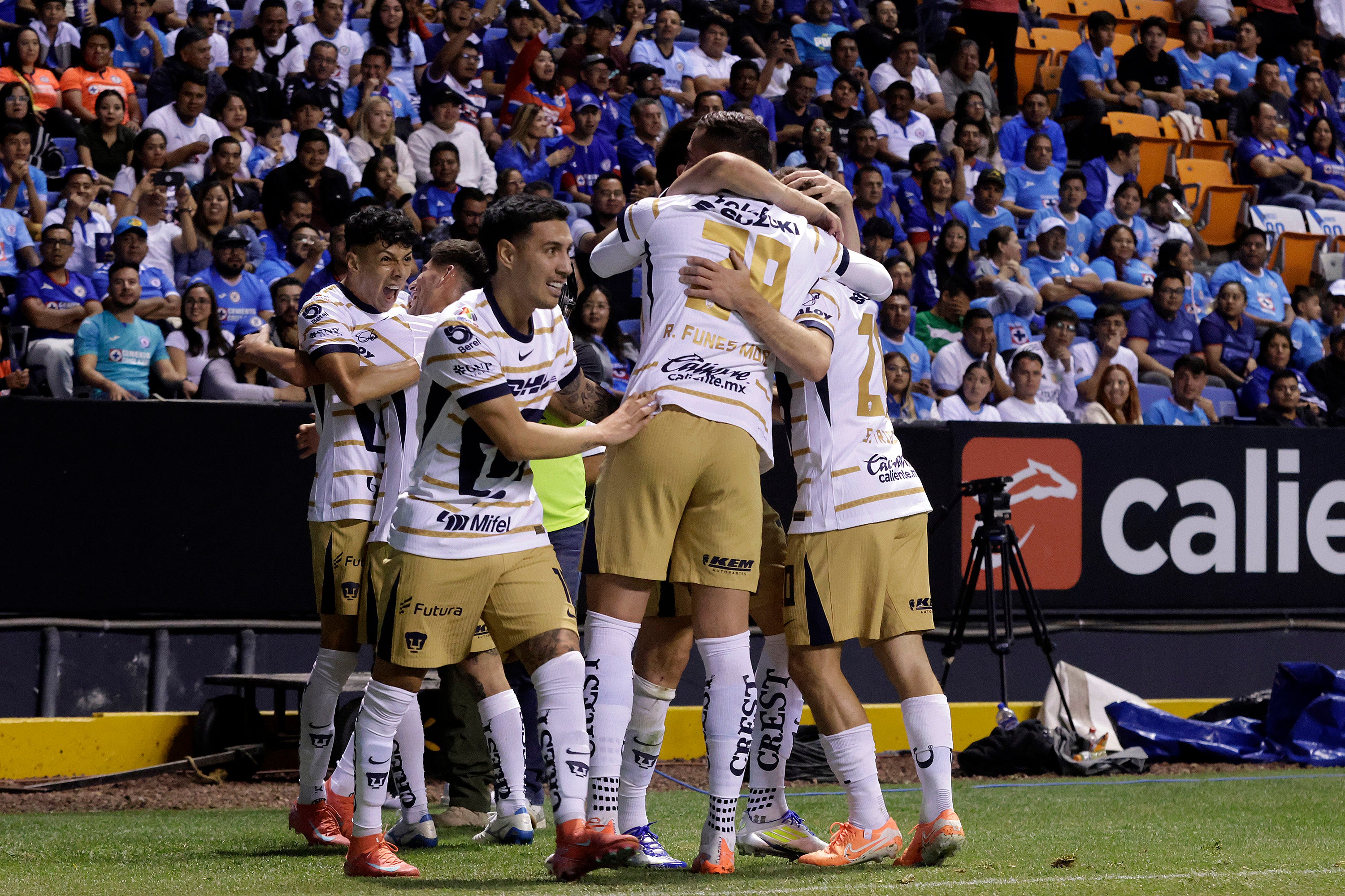 Pumas tomó la ventaja en Puebla | IMAGO 7
