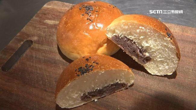 一位大學生常食用超商的麵包和牛奶，其中麵包的高鈉為腎臟造成不少負擔。（示意圖／資料照）