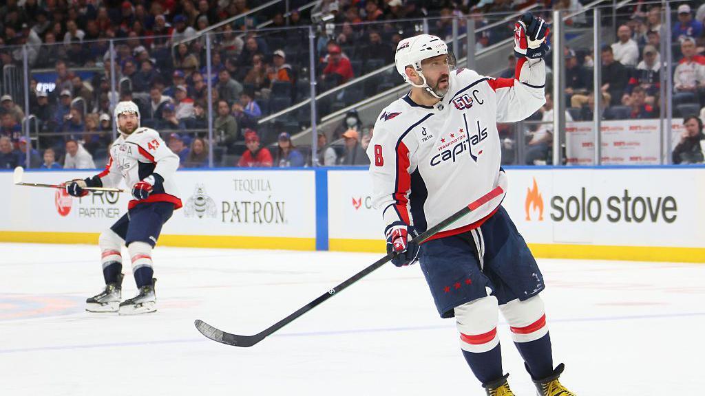 ovechkin-beats-legendary-gretzky-s-nhl-goal-record
