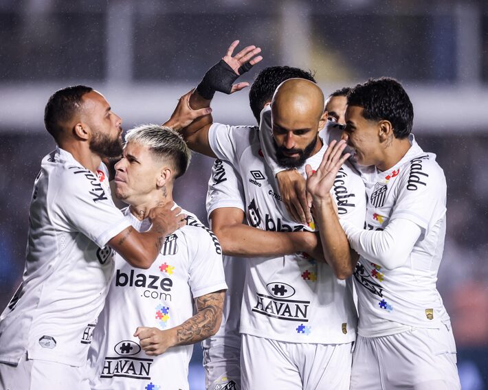 Thaciano comemora gol do Santos Foto: X/@SantosFC