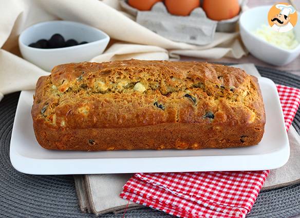 Kuchen mit schwarzen oliven und feta