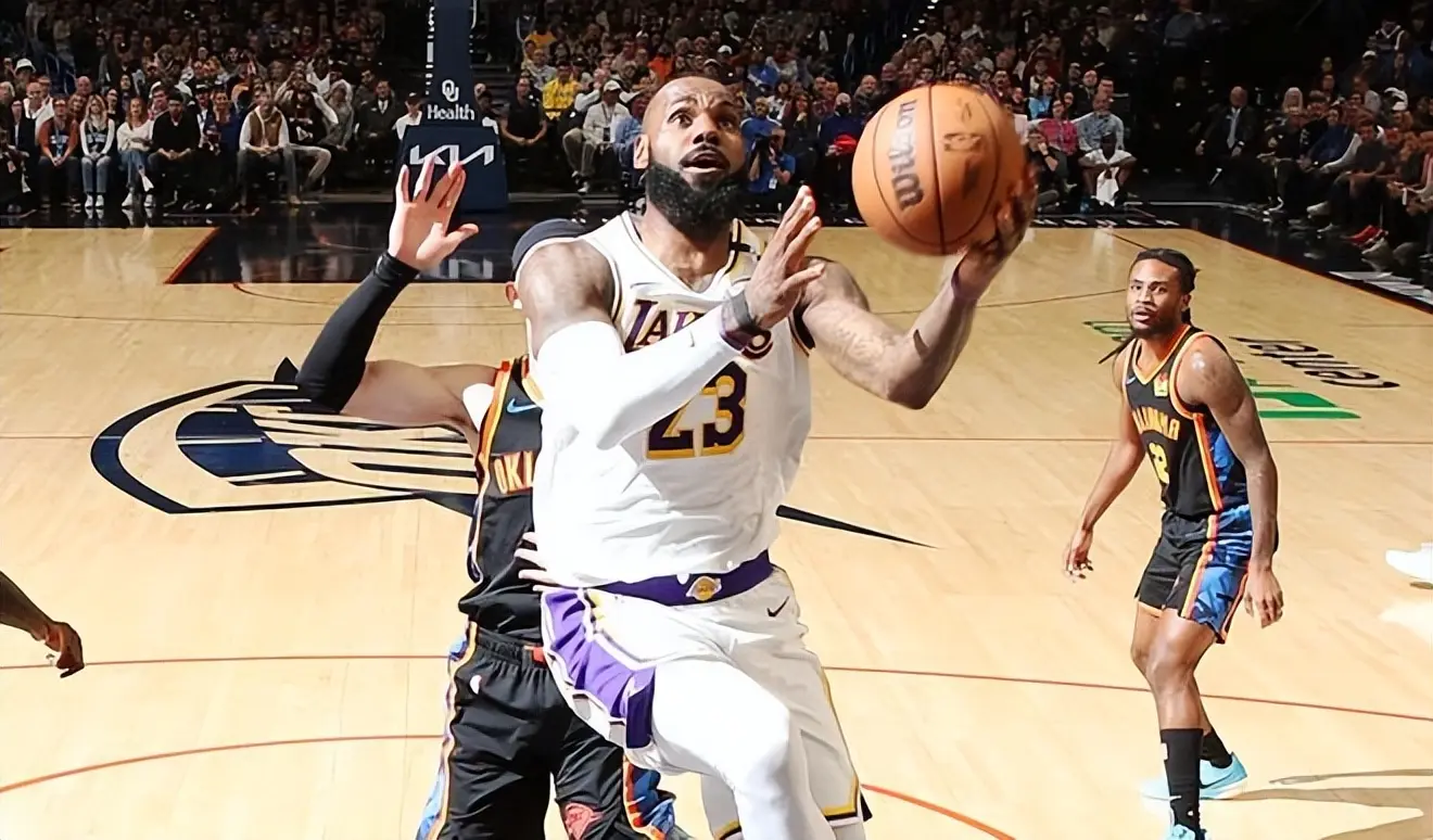 掀翻联盟第一！湖人三巨头轰69分击败雷霆：22记三分球创赛季新高