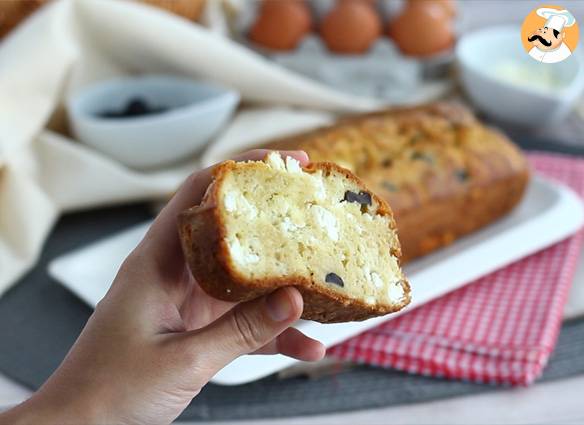 Kuchen mit schwarzen oliven und feta