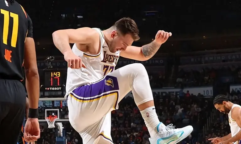 掀翻联盟第一！湖人三巨头轰69分击败雷霆：22记三分球创赛季新高