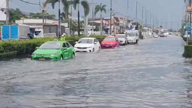 ฝนถล่มสมุทรปราการ ทำน้ำท่วมถนนสายหลักรถจมน้ำเสียหายหลายคัน