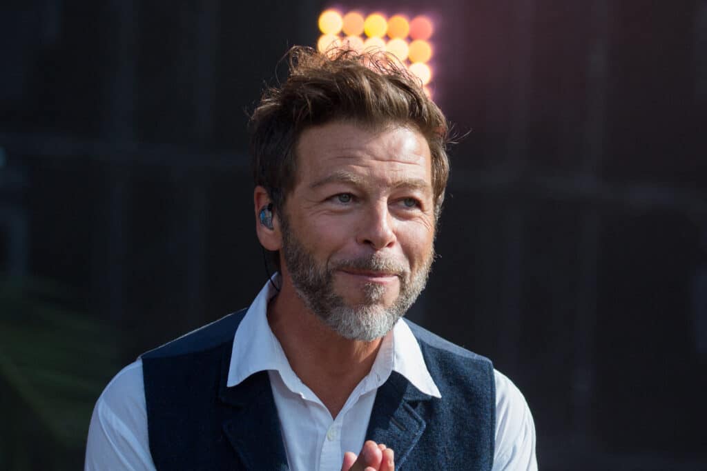 Christophe Maé, effondré, annonce la mort d’un ami et célèbre chanteur