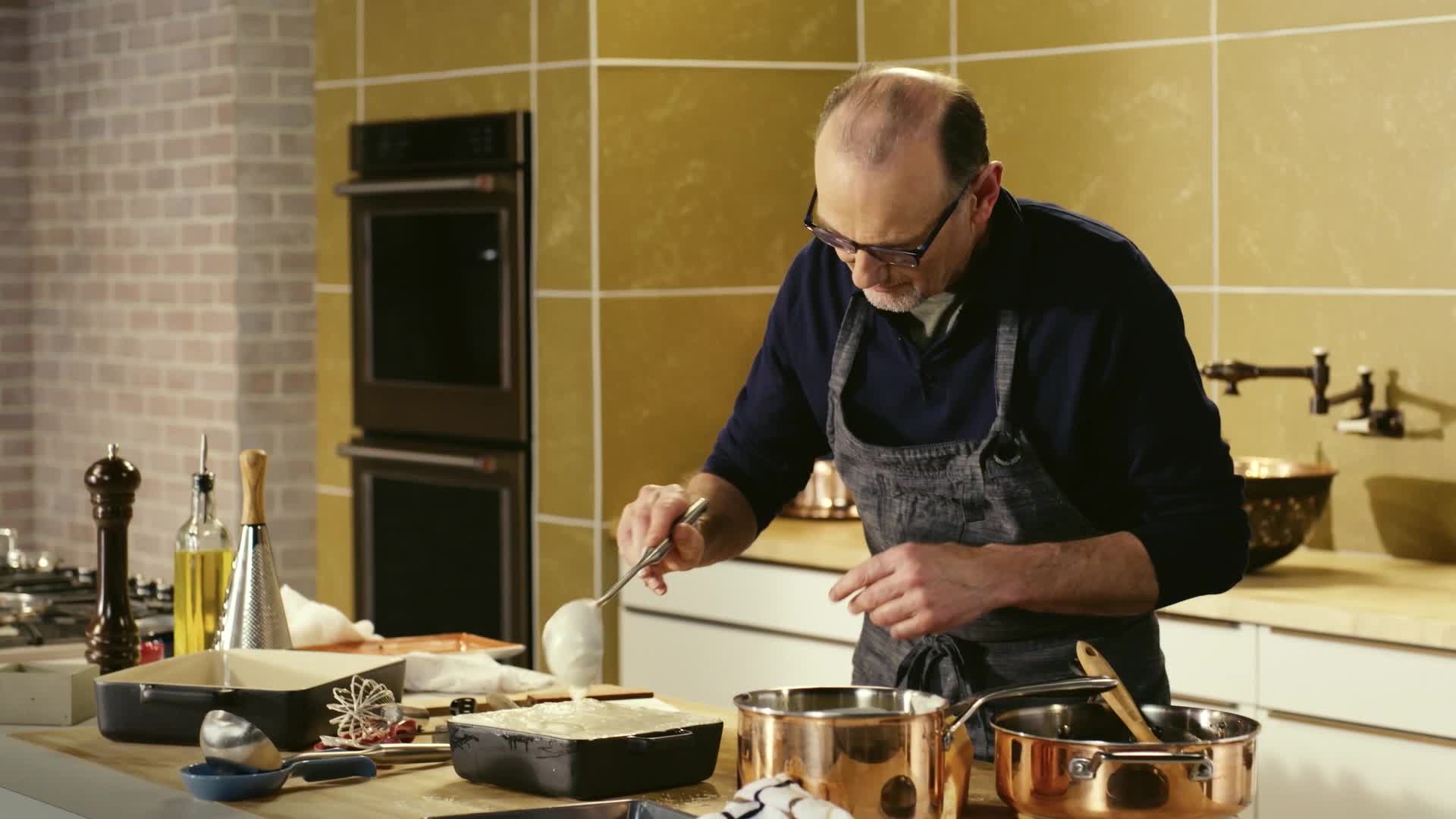 Vincisgrassi, lasagnes italiennes classiques au dessus croustillant et doré