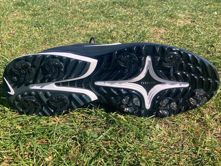 rory new nike golf shoes