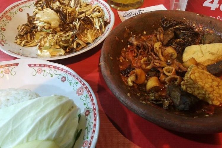 11 Tempat Lalapan Penyetan Terbaik di Surabaya: Sambal yang Membuat Anda Ketagihan