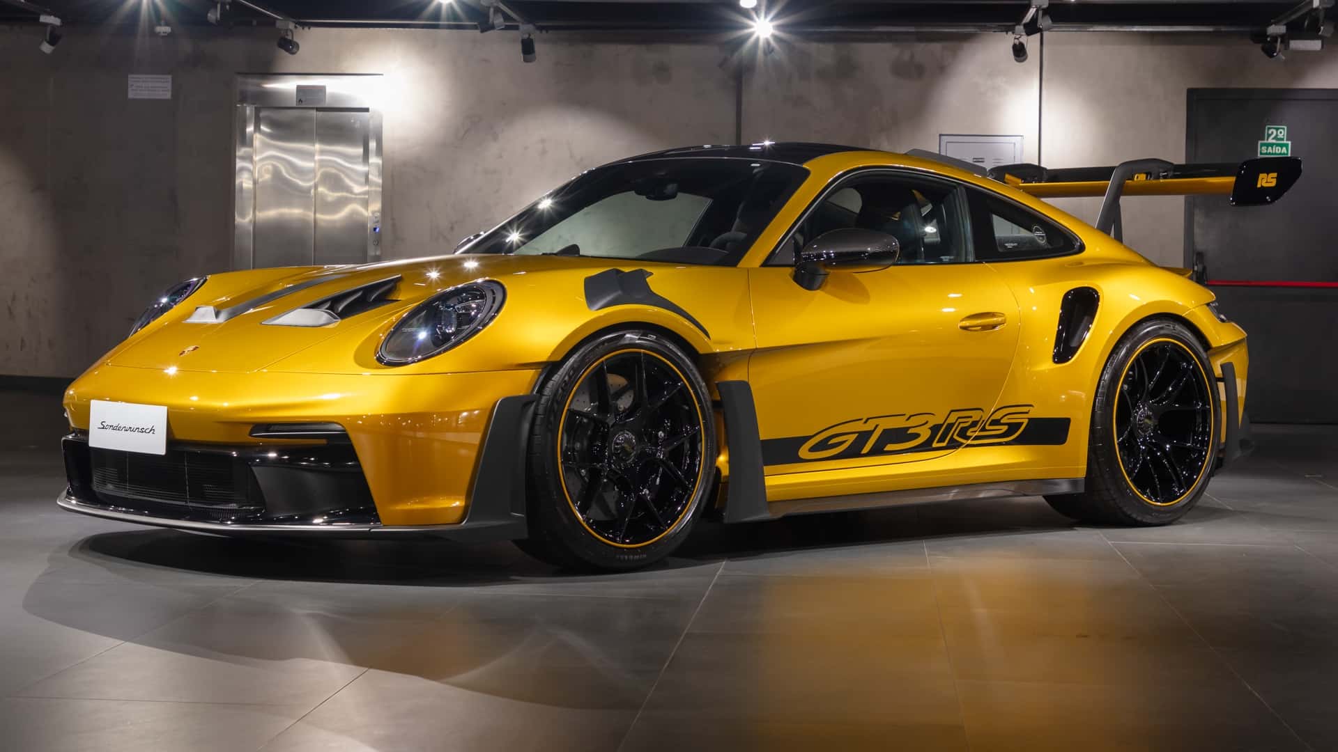 one-of-a-kind-porsche-911-gt3-rs-arrives-in-brazil-with-220-000-in