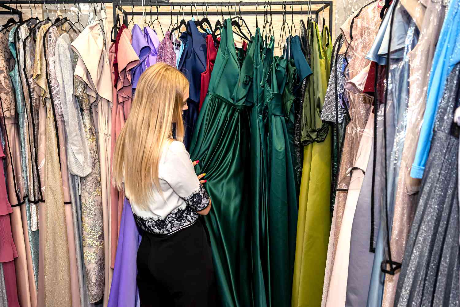 Teen Refuses to Go Prom Dress Shopping with Her Stepmom, Who Previously