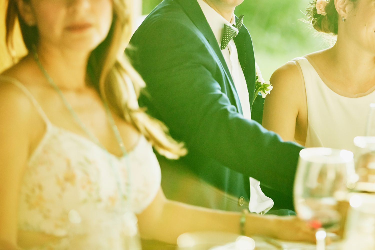 Woman Skips Close Friend's Wedding Reception Because She Didn't Think(02)