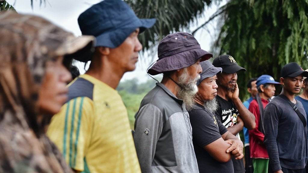 Konflik Tanah Desa Iwul: Warga Bertahan Melawan Klaim Korporasi
