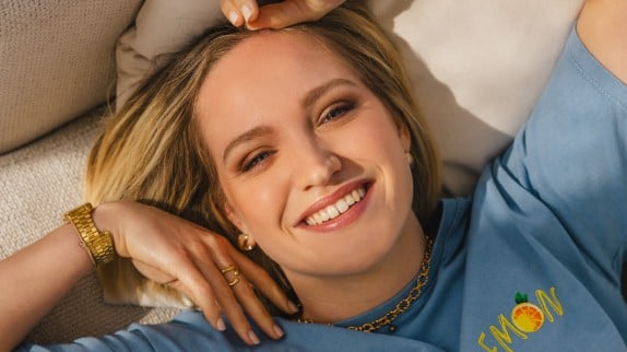 Maïa (Star Academy) lance sa carrière avec un premier single ensoleillé,  écoutez !