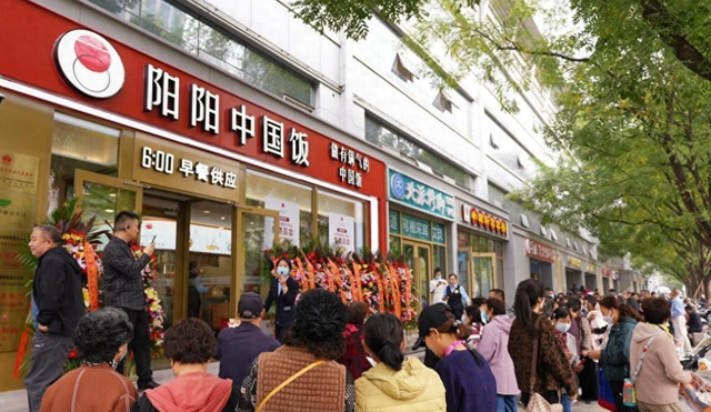 10元管饱的“穷鬼餐厅”，成了北京新地头蛇