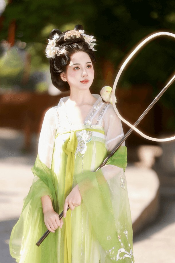 绿色汉服带来的生命力