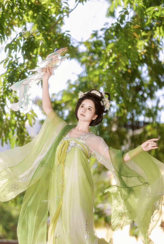 绿色汉服带来的生命力