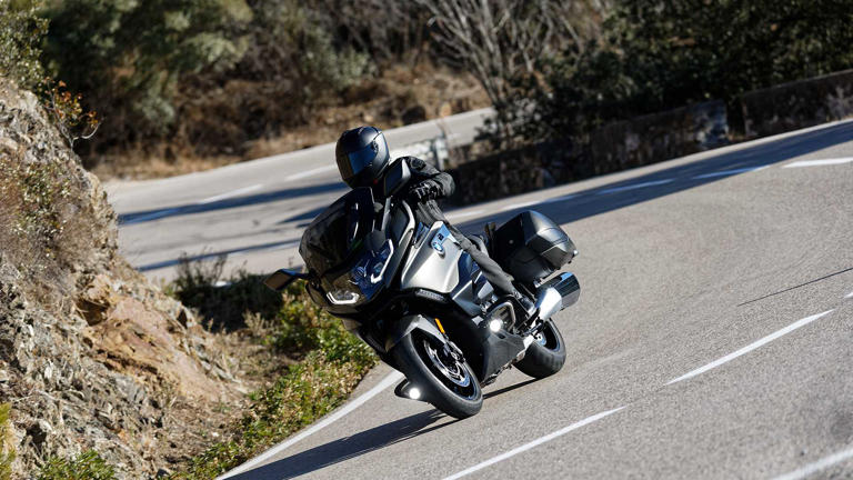 How to get Yamaha reliability and Gold Wing-level comfort in a sexy ...