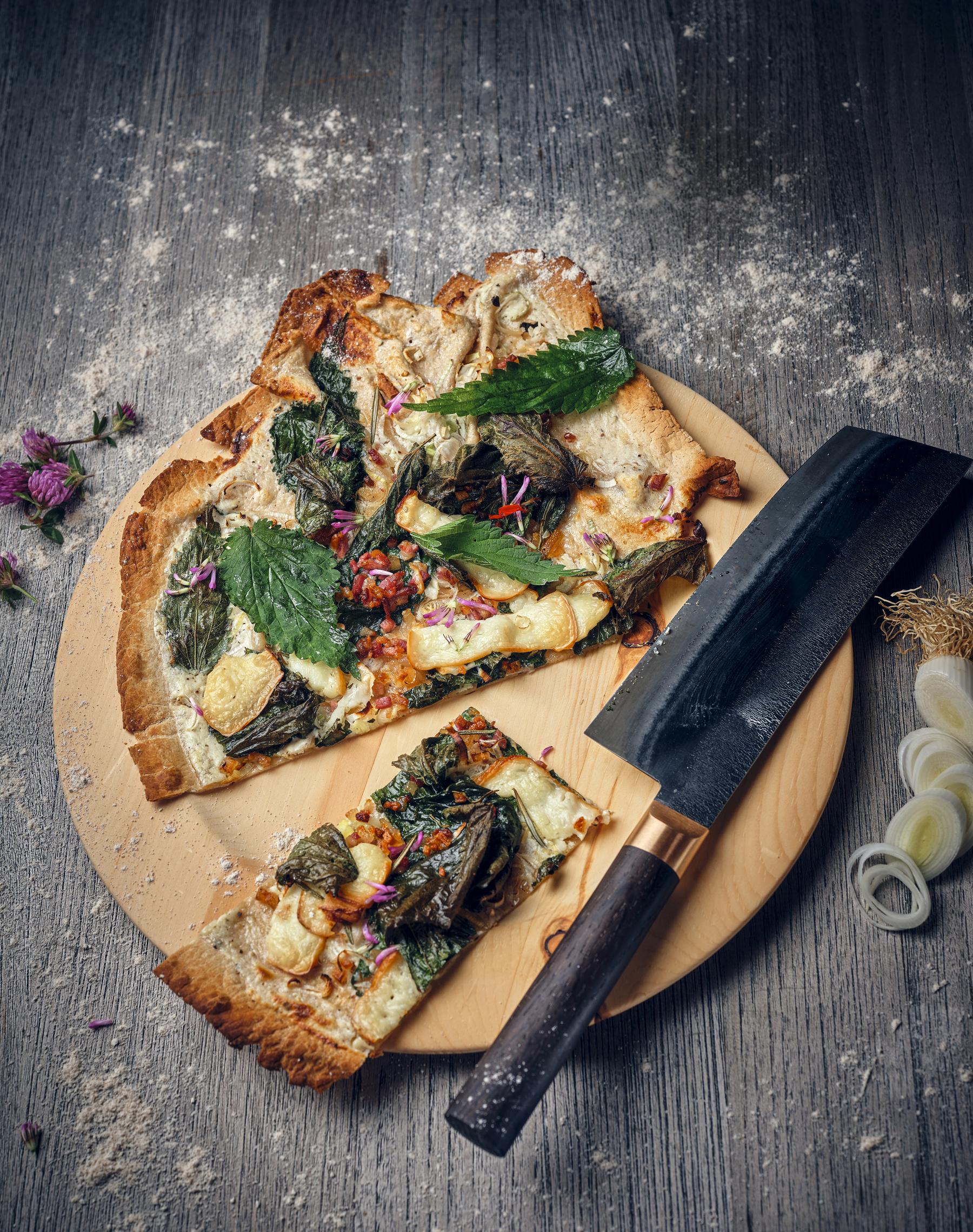 Brennnessel-Flammkuchen