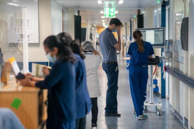 Consultants and specialist doctors balloted over strike action