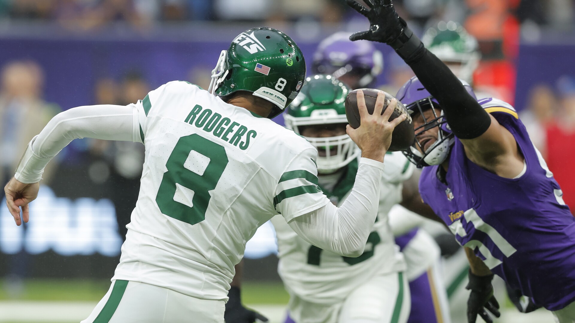 Aaron Rodgers remains in NFL limbo