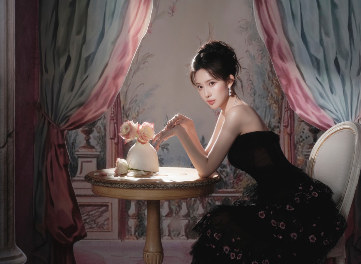 孟子义刺绣华服封神！暗夜玫瑰绽放东方美学