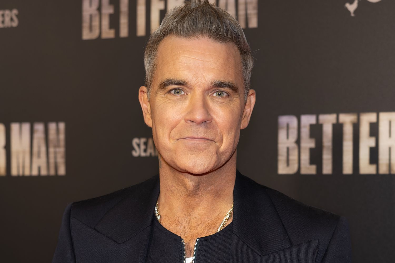 Robbie Williams Says He Has Tourette Syndrome After Struggling with