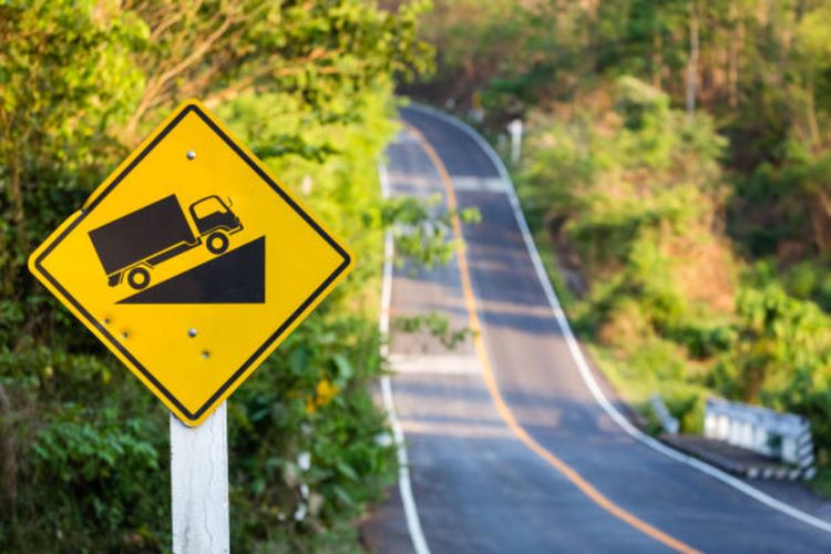 Jalanan Bukit dan Gunung Tidak Lagi Menantang: Pelajari 4 Langkah Mudah Pakai Fitur Hill Start Assist