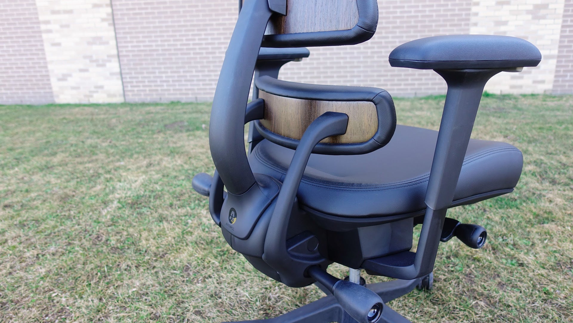 Anthros Chair – Photos