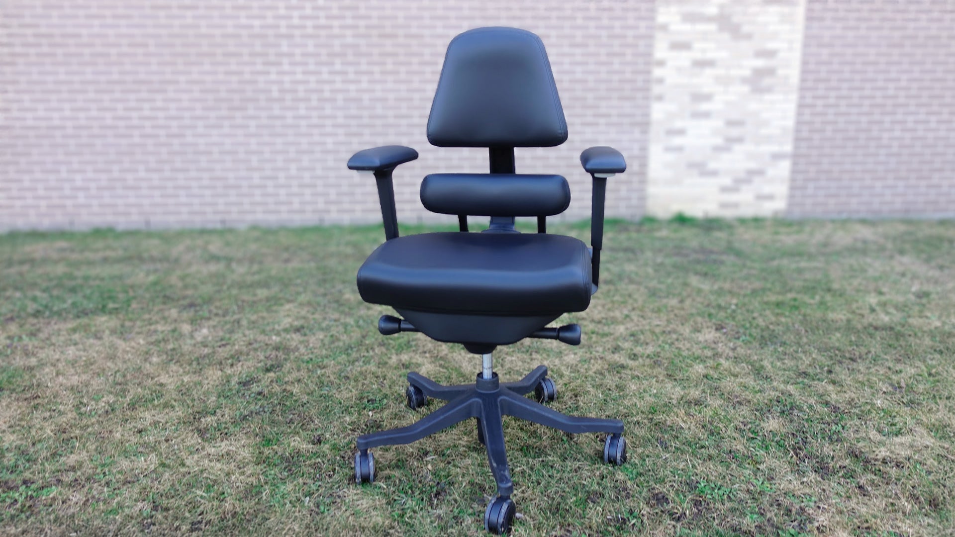 Anthros Chair – Photos