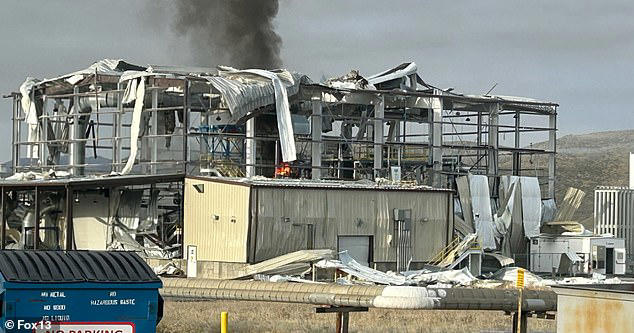 Huge explosion destroys building in Utah desert