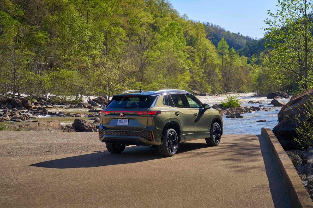 View Photos of the 2026 Volkswagen Tiguan SEL R-Line Turbo