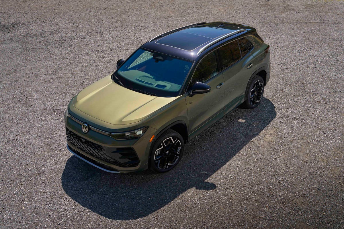 View Photos of the 2026 Volkswagen Tiguan SEL R-Line Turbo
