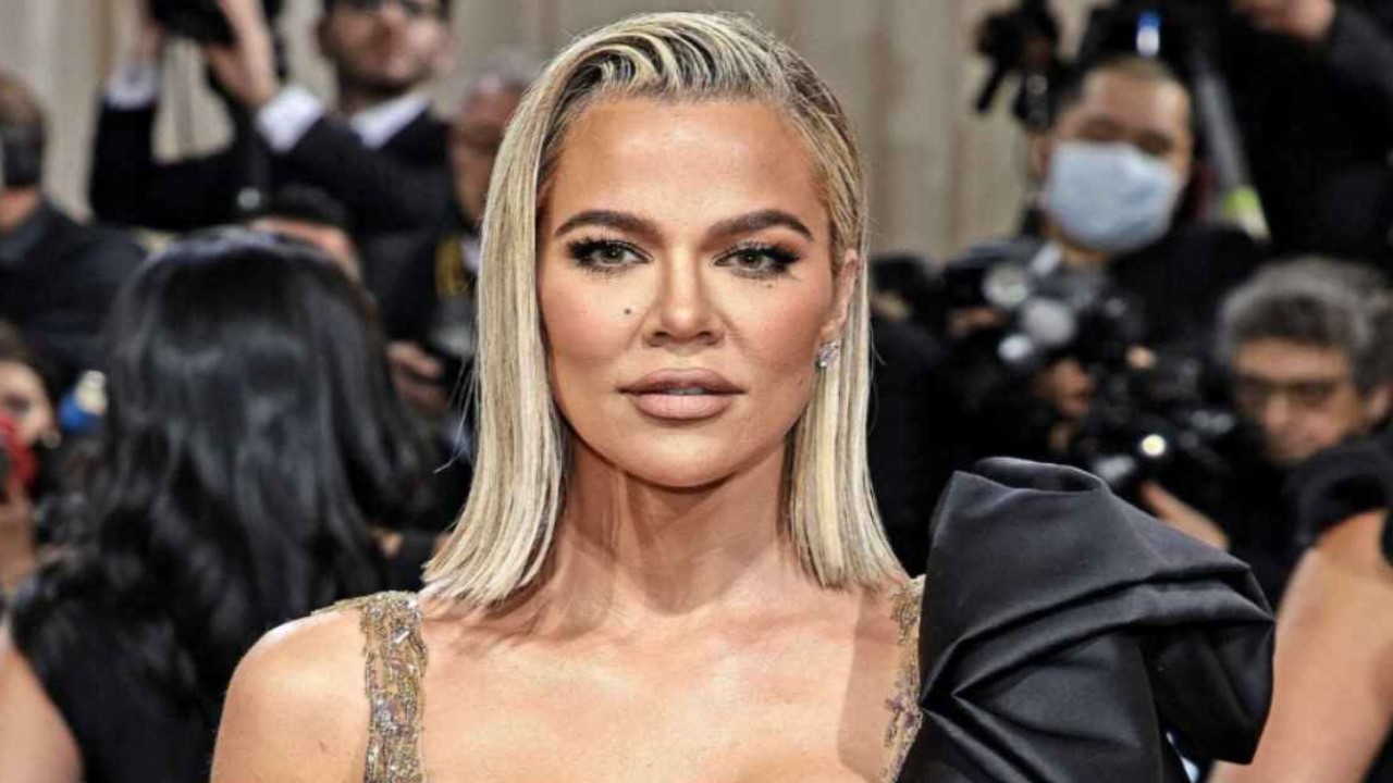 Khloe Kardashian Reveals Hilarious Reason Behind Kourtney Kardashian(02)