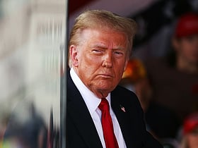 Democrats release Trump's alleged birthday note to Epstein