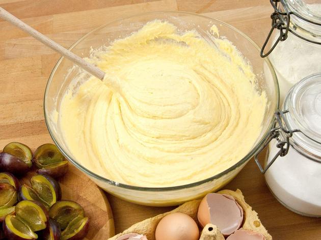 Noch schnell einen Rührkuchen backen? So wird er saftig