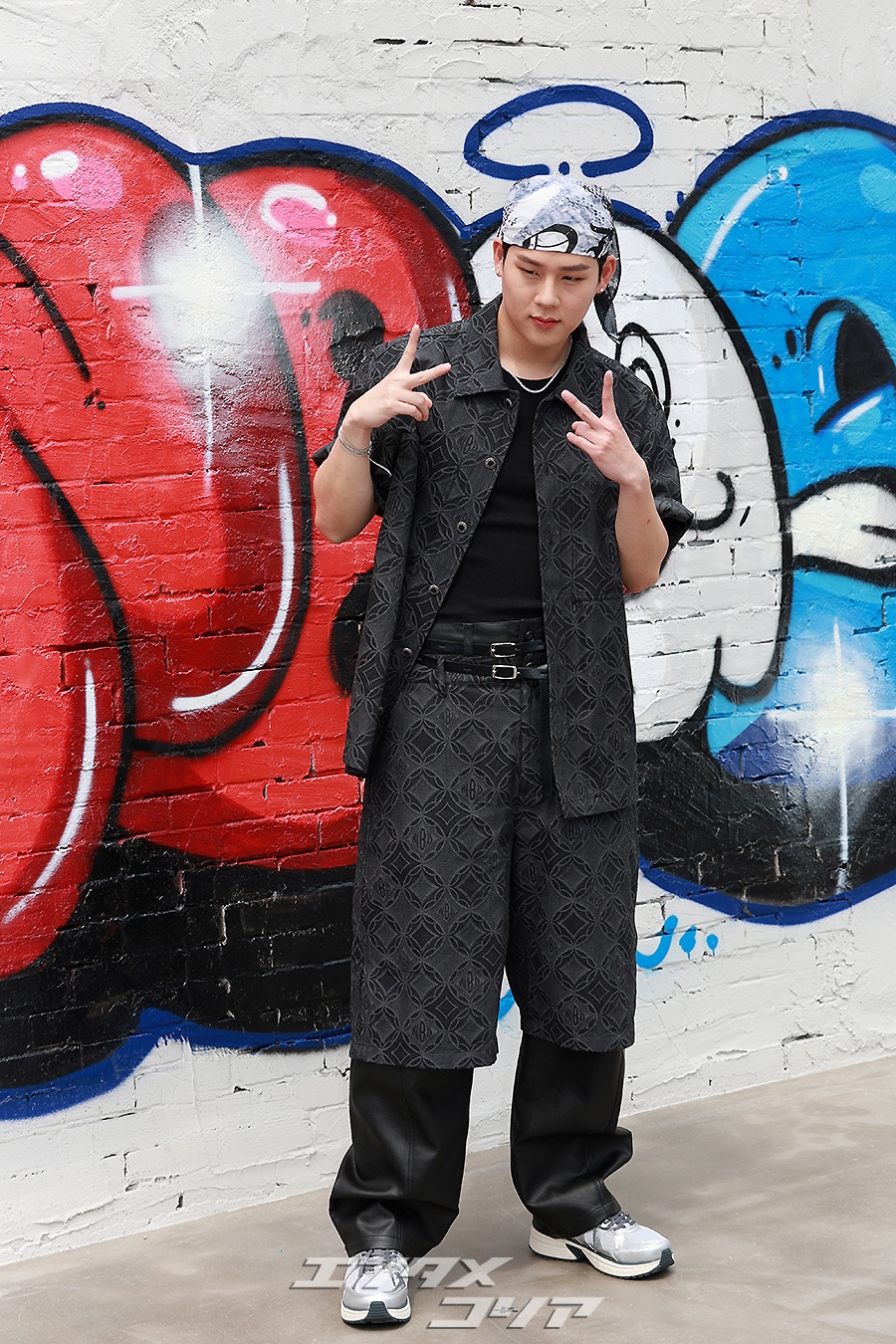 フォト】MONSTA Xジュホン＆ショヌ、ストリートファッションとダンディ