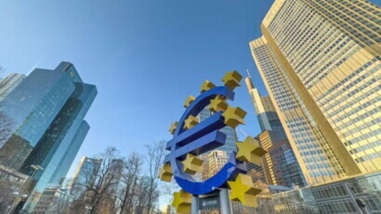 Nuovo taglio della Bce, tassi al 2,25%. Ma le prospettive sono ora "deteriorate" dalla gue...