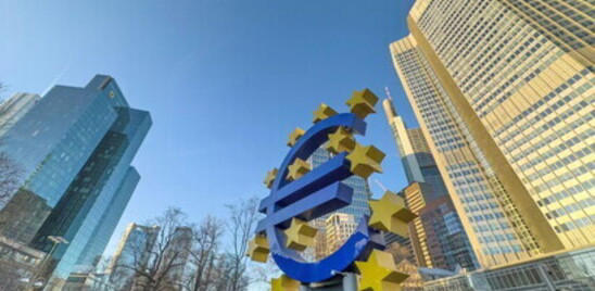 Nuovo taglio della Bce, tassi al 2,25%. Ma le prospettive sono ora "deteriorate" dalla gue...