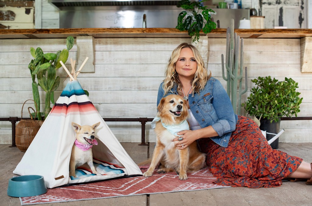 Power Pets Miranda Lambert Reveals the Biggest Lesson Her Dog Bellamy(00)