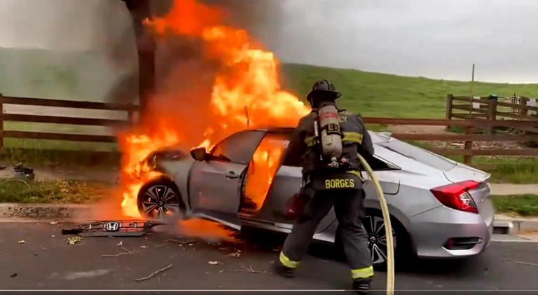 Police: Drunk teen crashes in San Ramon, car bursts into flames