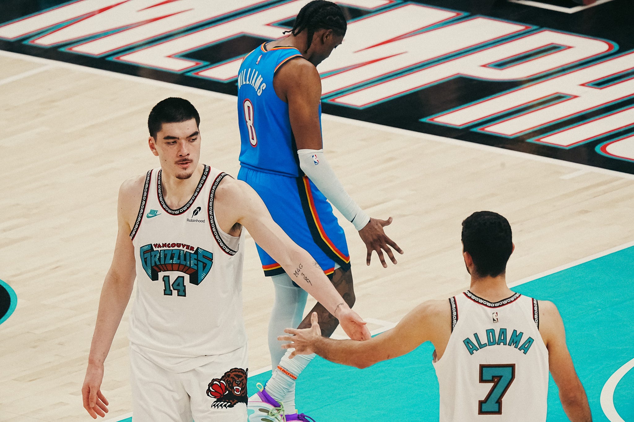 Who will fill in after Zach Edey injury on Grizzlies roster to start ...