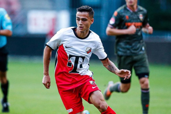 Profil Pemain Gelandang Belanda keturunan Ambon, Eliano Reijnders Profil Pemain Gelandang Belanda keturunan Ambon, Eliano Reijnders