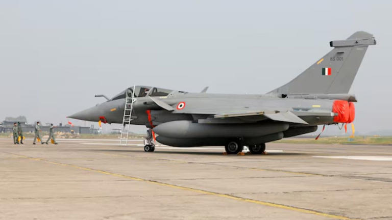 Marine Rafale deal on Monday: Defence minister's trip cancelled but India, France to ink $6.6 bn pact. (Photo: Reuters)
