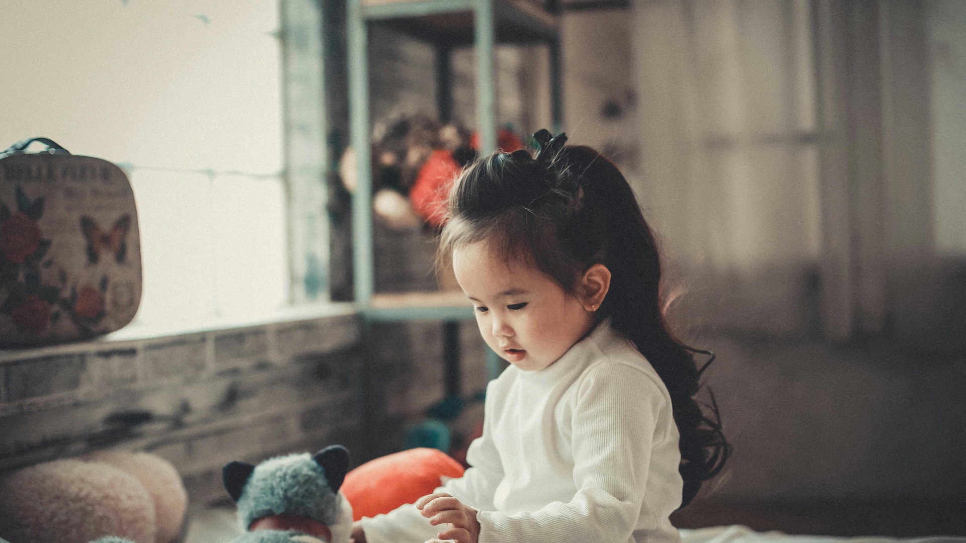 This very rare first name means “noble and faithful”