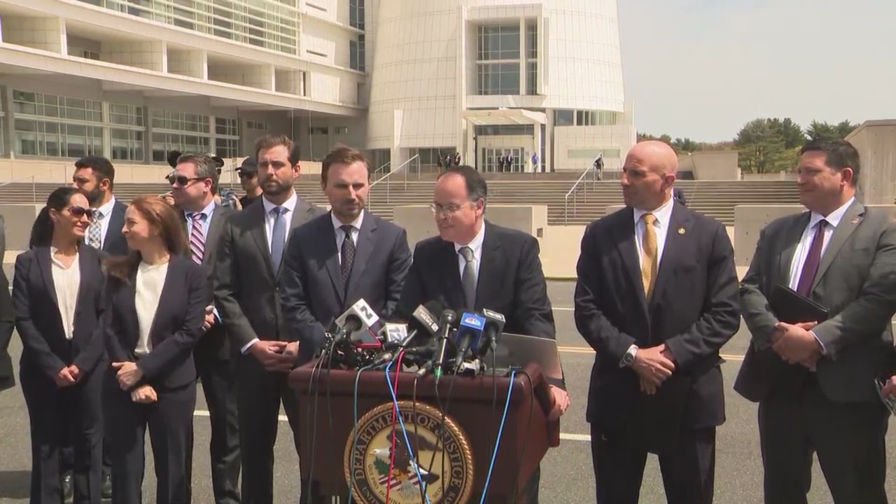 Ex Us Rep George Santos Sentenced To Over 7 Years In Prison For Fraud