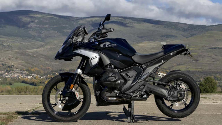 Think a BMW Gs dressed up as a superbike looks stupid? Well, here you go anyway. 
