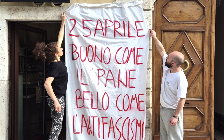 25-aprile-ascoli-piceno-indetificato-polizia-striscione