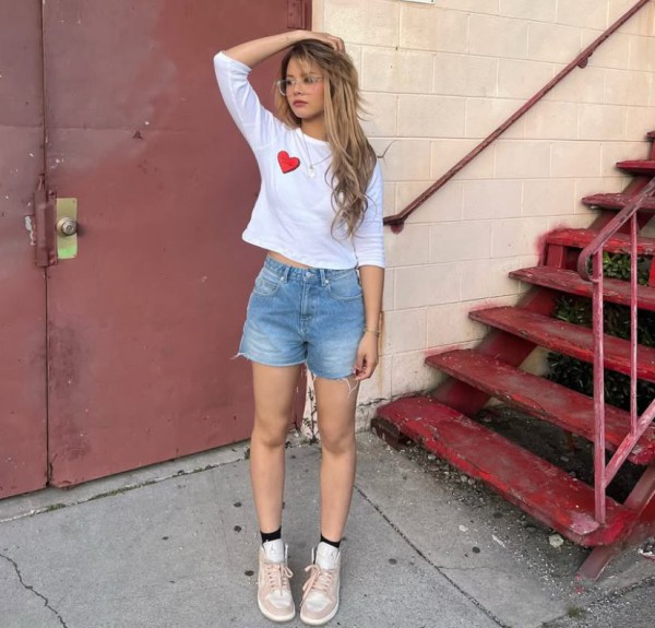 12 Inspirasi Ootd dengan Celana Jeans Ala Sorn CLC, Stylish dan Kasual!
